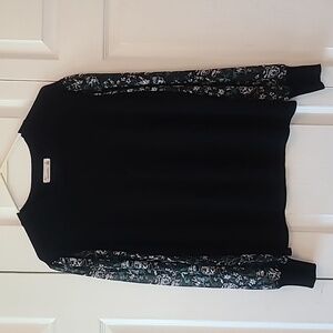 89th and Madison black lightweight sweater with sheer floral sleeves size large
